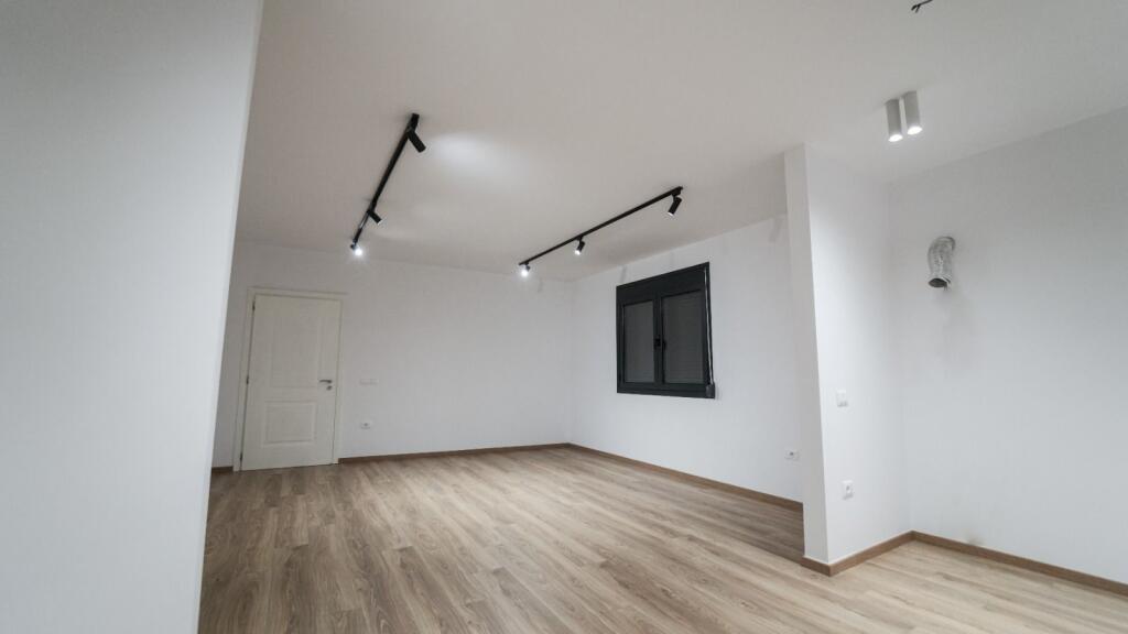 Jepet me Qera Ambjent Biznesi lagja 2 ne Durres