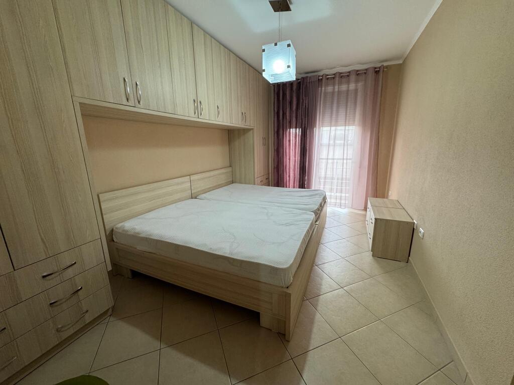 Jepet apartament me qera 1+1