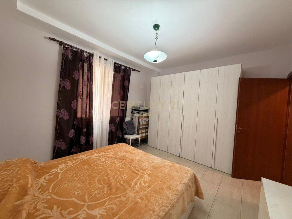 Shitet Apartament 1+1 Prane Portit Lagjia nr. 3, Durres