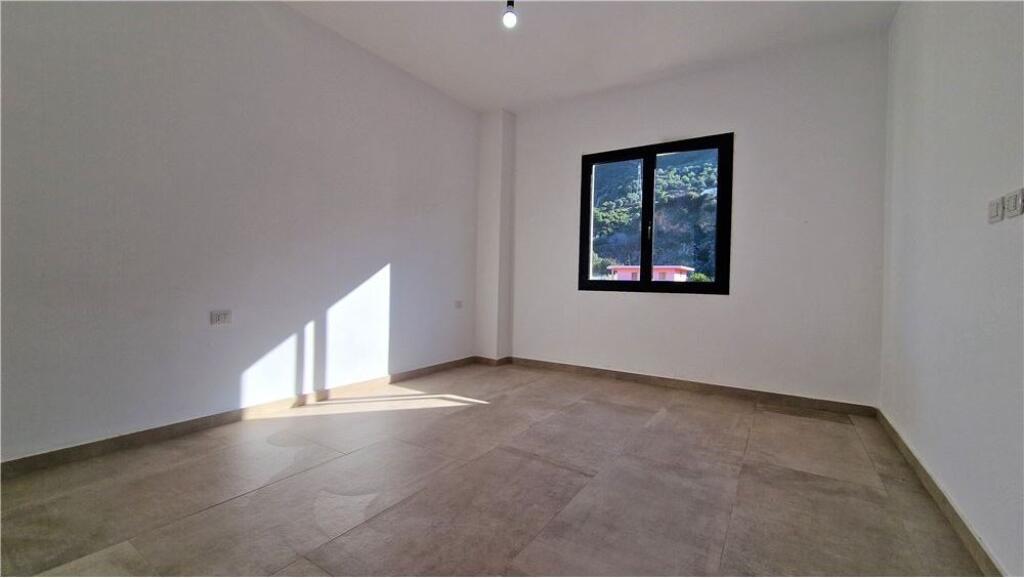 Super Occasion Apartment 2+1 for sale in Vlore