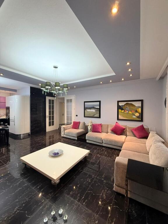 Apartament 3+1+2 me qera ne Bllok