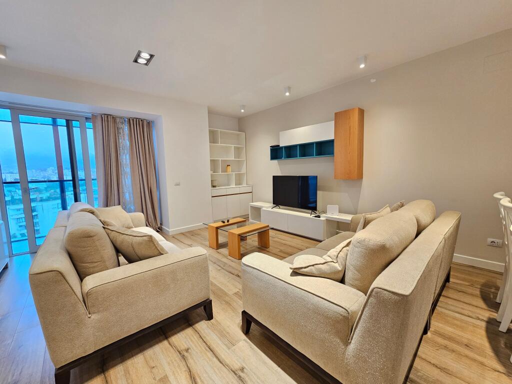 JEPET ME QERA 2+1+2+POST PARKIMI NË (AMBASADOR 3)