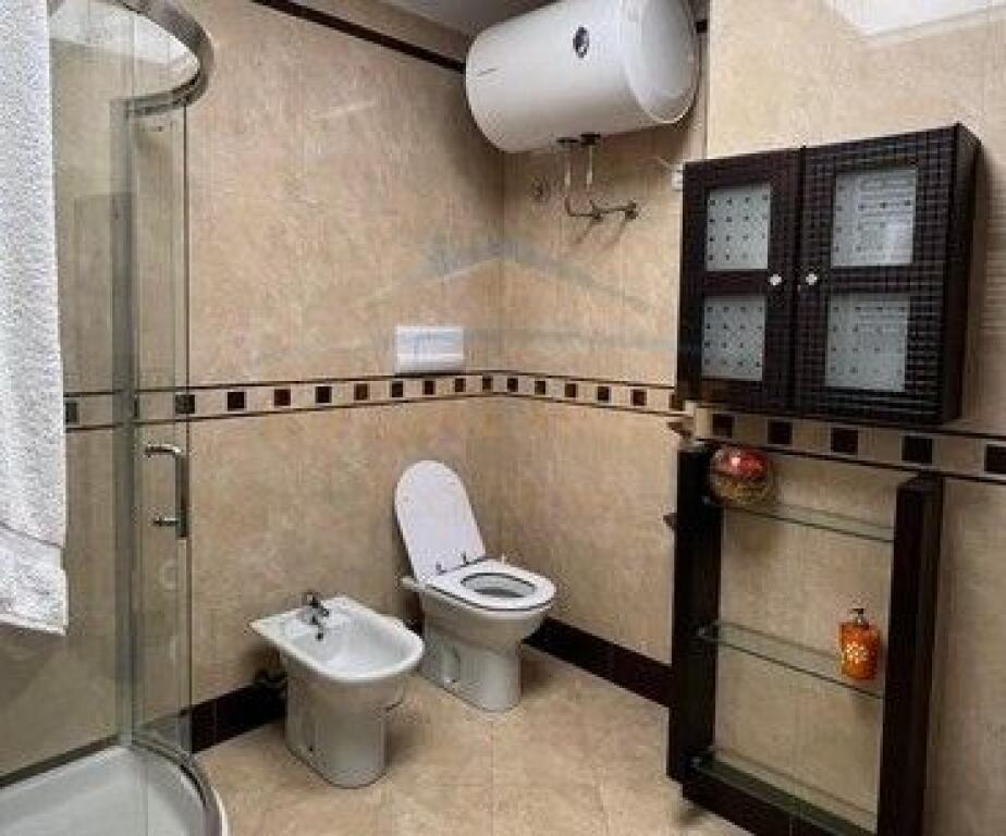 Affitto, Appartamento 3+1+2, Vicino al centro, Tirana