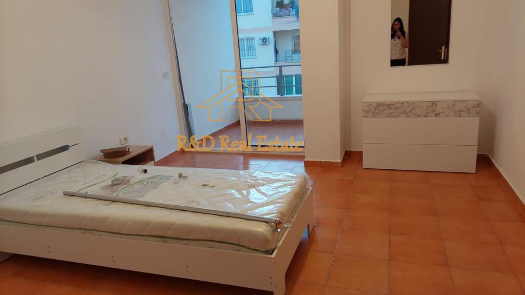 🏡 SHTËPI ME QERA – Kompleksi Fratari, Astir