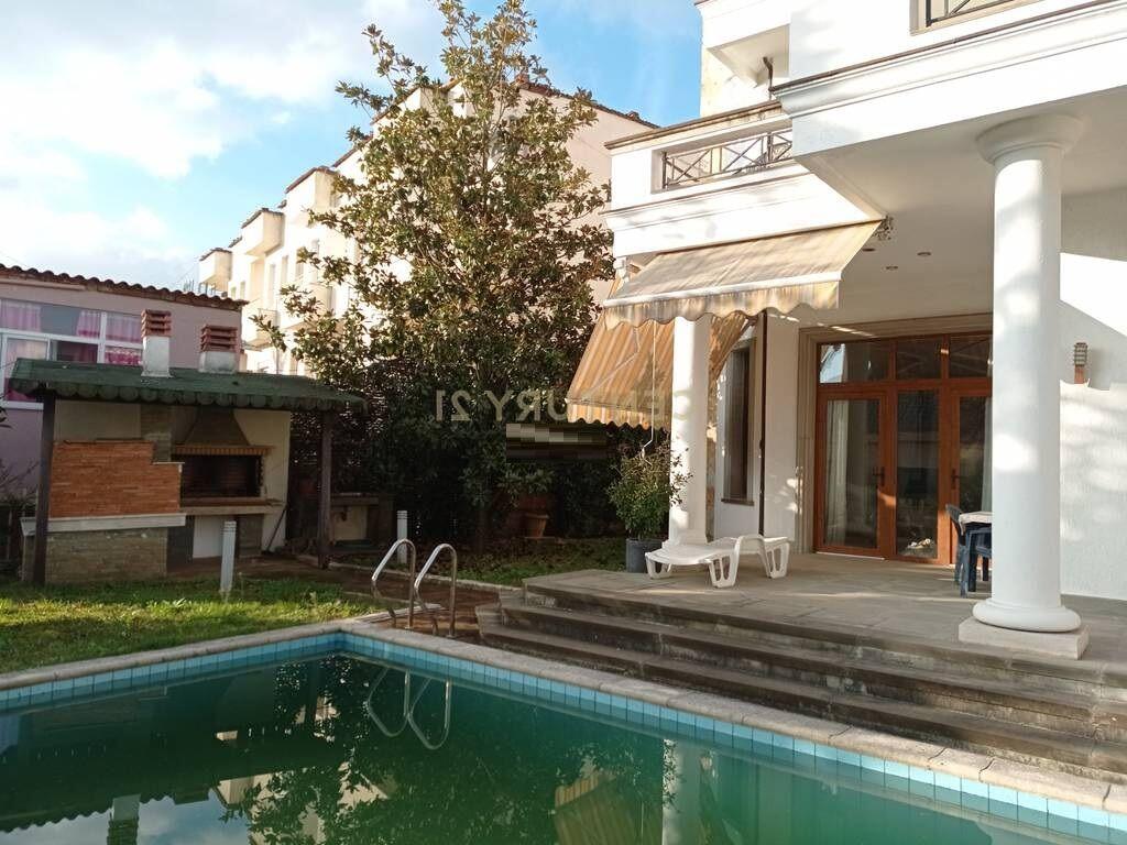 Vilë ikonike për shitje – Zona e Vilave Gjermane, Tiranë!