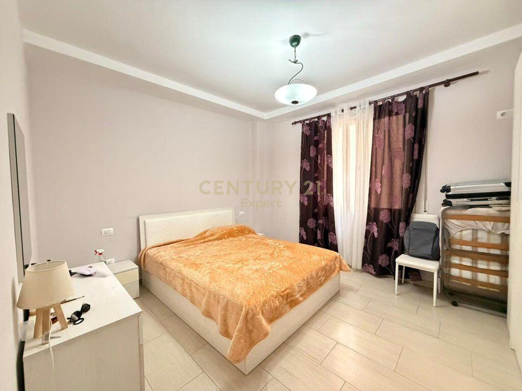 Shitet Apartament 1+1 Prane Portit Lagjia nr. 3, Durres