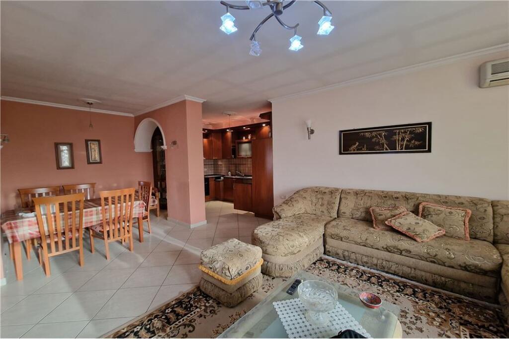 Okazion Penthouse ne shitje prane parkut Aulona,Vlore