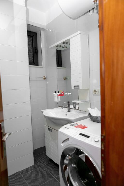 3+1+2wc apartments for rent on Elbasanit street near the Tabakeve Bridge, Tirana (ID 4231187)