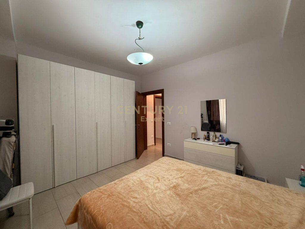Shitet Apartament 1+1 Prane Portit Lagjia nr. 3, Durres