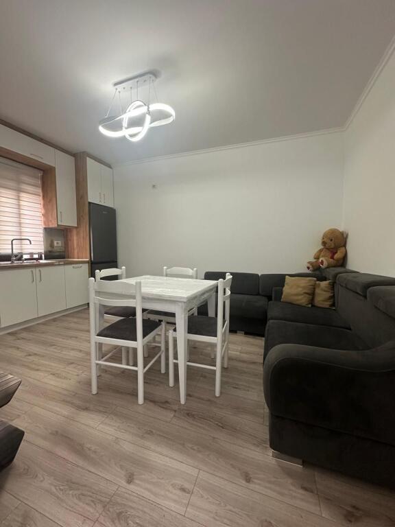 Apartament 2+1 me qera , kryqezimi 21-Dhjetori