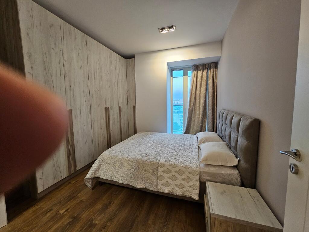 JEPET ME QERA 2+1+2+POST PARKIMI NË (AMBASADOR 3)