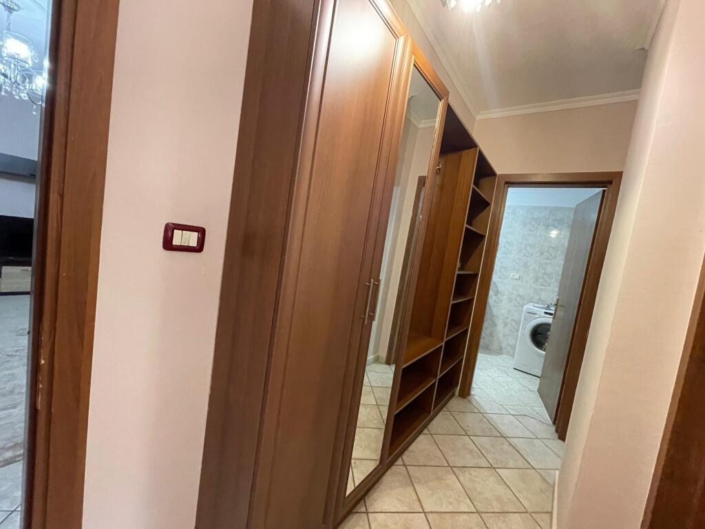 Jepet me qera 2+1, komuna parisit