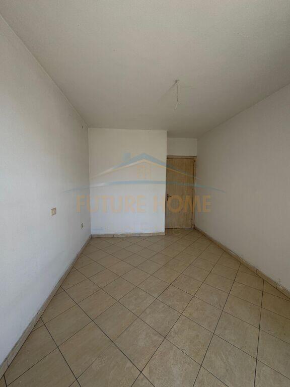 Jepet me qera Apartament 2+1+2+Post parkimi ne Misto Mame
