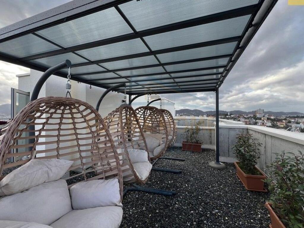 In vendita, Villa su 3 piani + 2 posti auto, AbA Residence, Tirana.