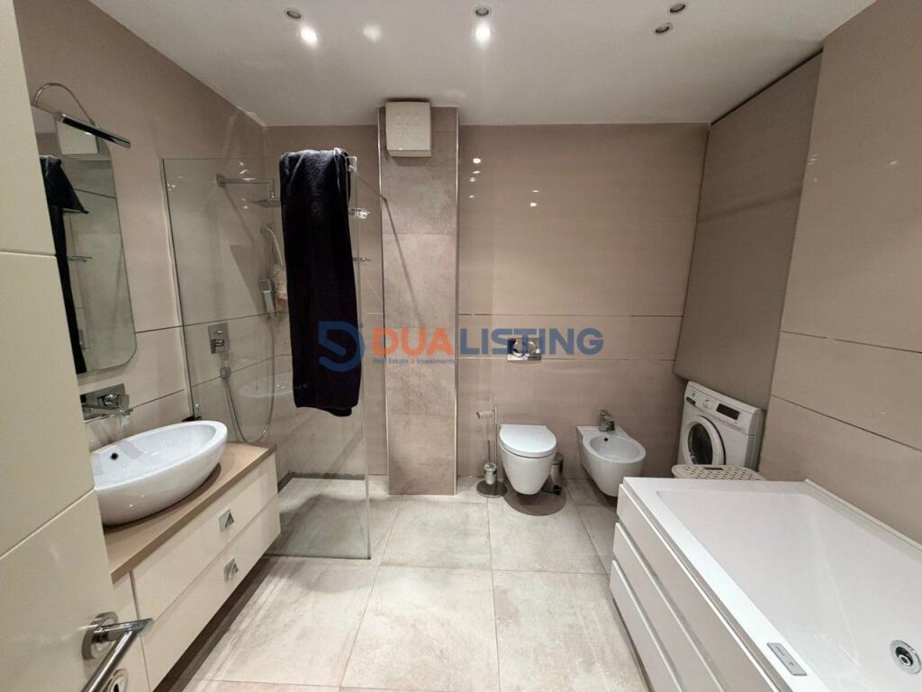 Apartament 2+1 per qira tek Komuna e Parisit!