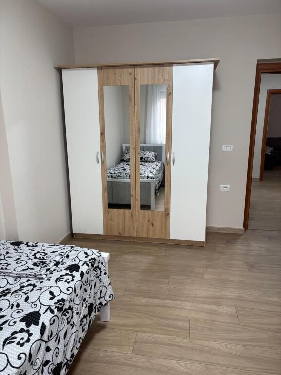 Apartament 2+1 me Qera - Rruga e Elbasanit (Osman Myderizi)