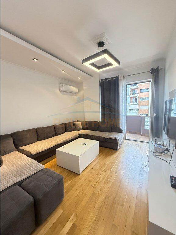 Qera, Apartament 2+1+2, Rrethrrotullimi Unaza e Re, Tiranë. 600 €,PARK62142