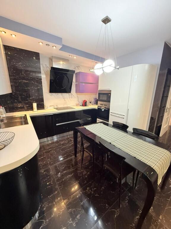 Apartament 3+1+2 me qera ne Bllok