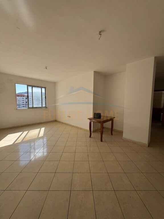 Jepet me qera Apartament 2+1+2+Post parkimi ne Misto Mame
