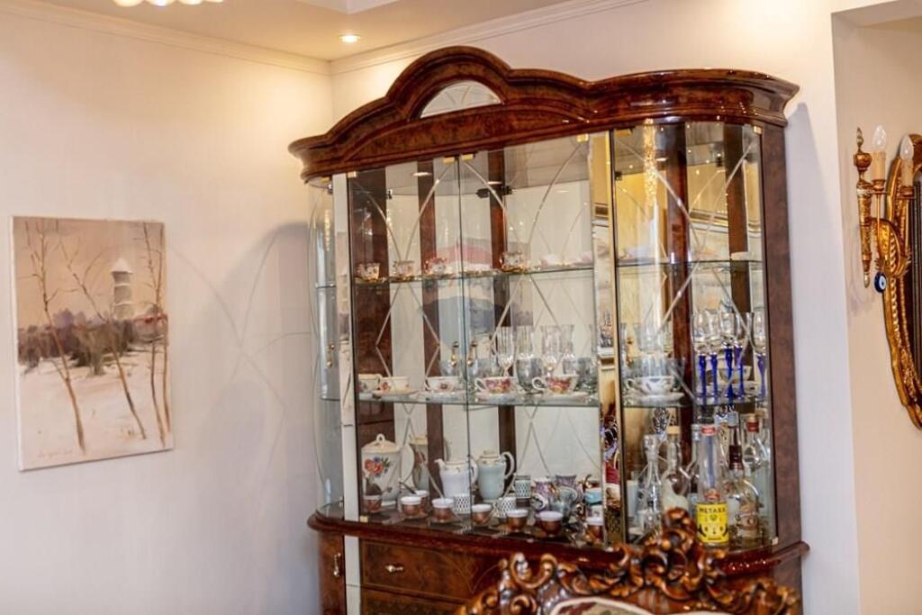 Jepet me qira apartament 3+1+2 (dy tualete)
