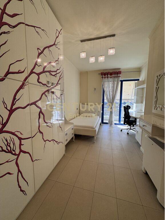 Apartament 3+1+2 + Post Parkimi per qira tek Rruga e Kosovareve 1,500 € /Muaj Sip. Totale  136m2