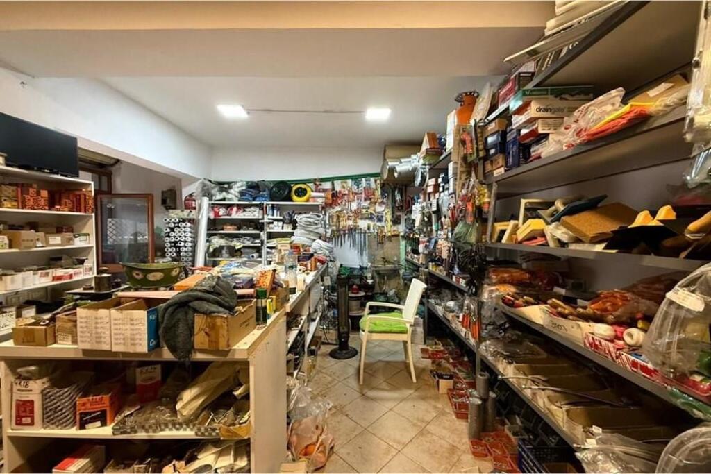 Jepet me qera Dyqan ne Kinostudio - Rruga Aleksander Moisiu