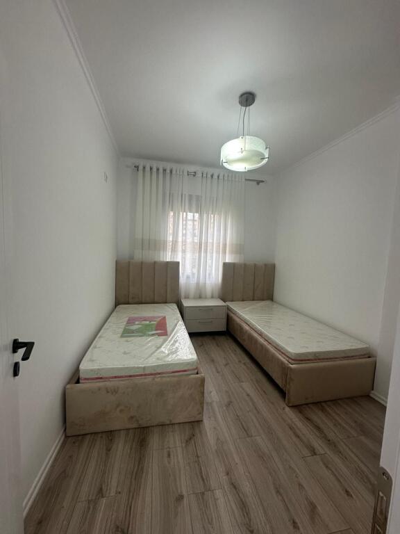 Apartament 2+1 me qera , kryqezimi 21-Dhjetori