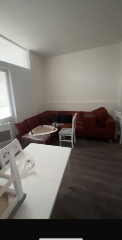 Shitet Apartament 1+1, Fresk