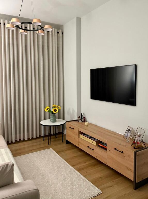 📣 AFFITTO SUPER Appartamento 1+1 📍 Via "Xhanfize Keko", Vicino all'Artista ✨