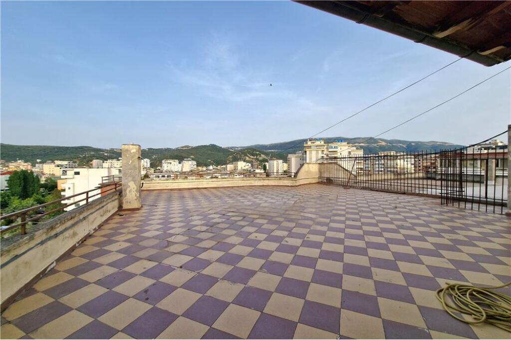 Okazion Penthouse ne shitje prane parkut Aulona,Vlore
