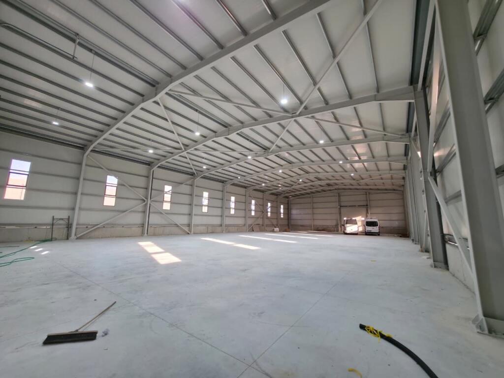 KAPANON ME QIRA 1200 m²  📍 Vendndodhja: Pranë MEGATEK    