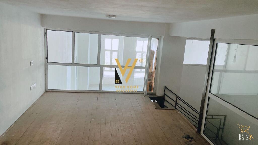 JEPET AMBIENT 160 M2 ME QIRA TE KTHESA E KAMZES 800 EURO