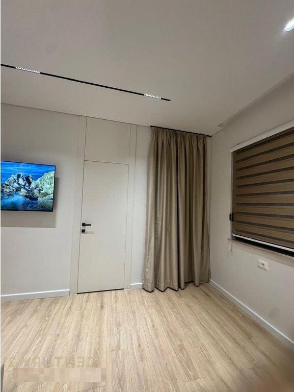 2 studios for rent in the Center