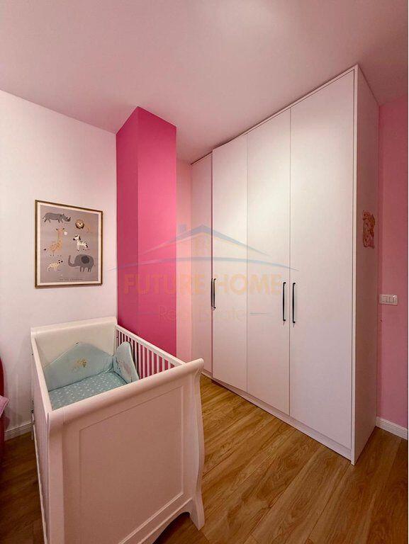 Shitet, Apartament 2+1, Rruga e Barrikadave, Tiranë