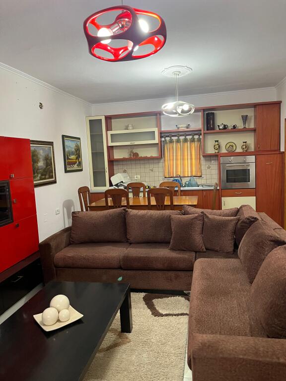 Xhamllik Tek Venuja Jepet Shtepi Me Qera 2+1 Plus Dy Poste Parkimi