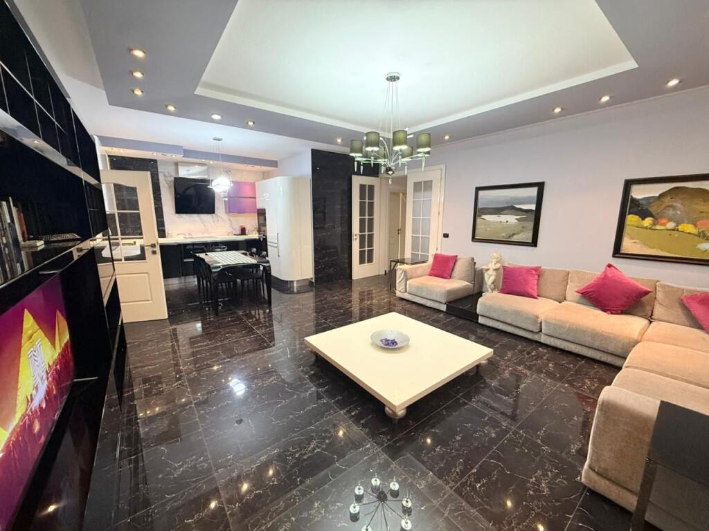 Apartament 3+1+2 me qera ne Bllok