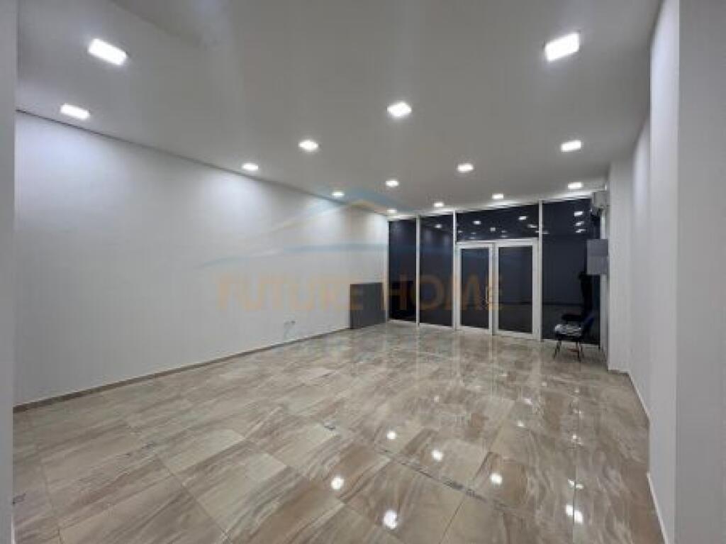 Shitet, Ambient Biznesi, Ali Demi, Tiranë.