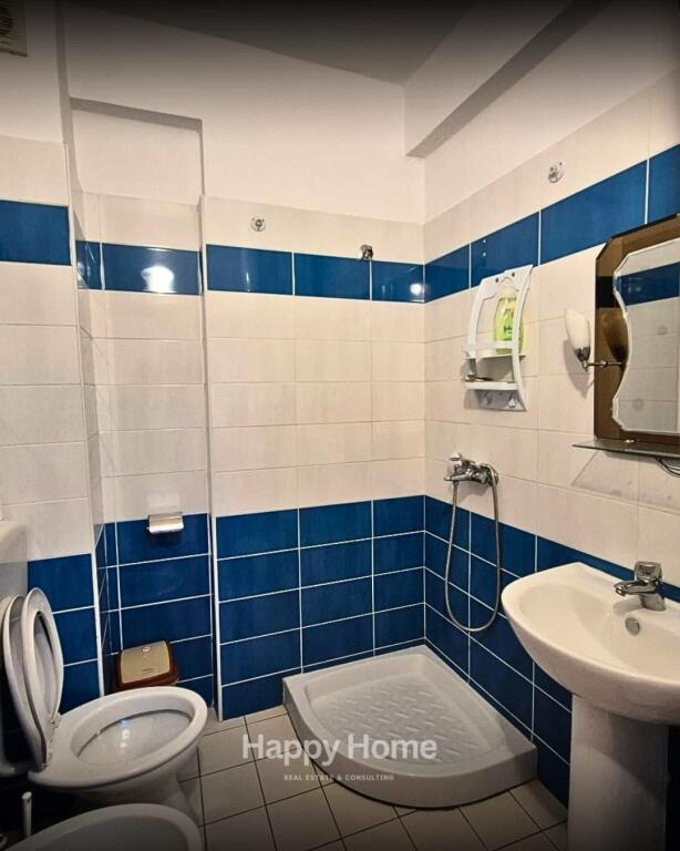 💣MUNDESI FANTASTIKE INVESTIMI AiR BNB ose BANIM.💣  ❤️ 2Apartamente ngjitur me njera tjetren.  Shiten 2 apartamente  1+1  vec e vec ose te dyja bashke, në një zonë shumë të kërkuar të Orikumit, Vlorë, ideal si për banim ashtu edhe për investim.   