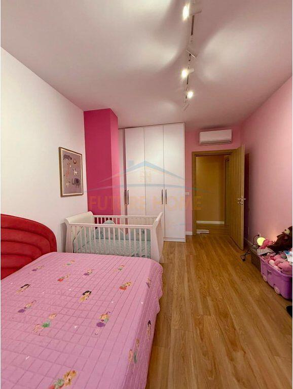 Shitet, Apartament 2+1, Rruga e Barrikadave, Tiranë