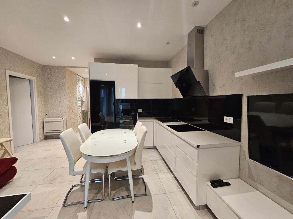 JEPET ME QERA 2+1+POST PARKIMI (AMBASADOR 3)