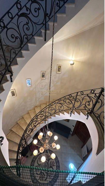 Vilë ikonike për shitje – Zona e Vilave Gjermane, Tiranë!