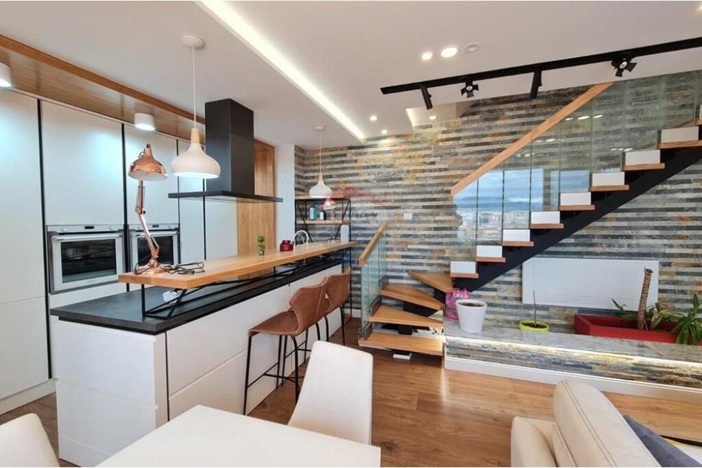 duplex in vendita di fronte al Kristal Center