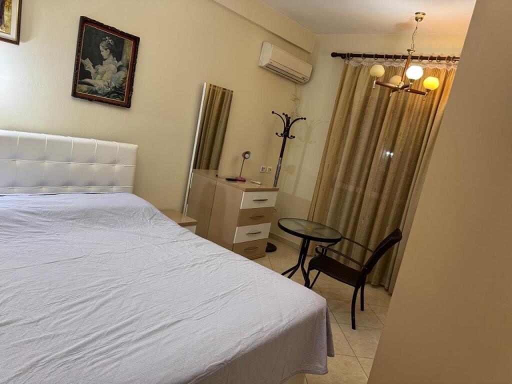 Jepet me qira 3+1+2 te shkencat, blv Z Pare