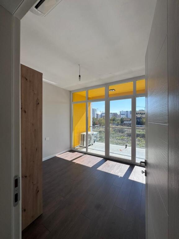 🏢Bulevardi i Ri,Kompleksi”Bermon“ jepet me qera apartament,2+1+2 ,pjeserisht i mobiluar 70,000Leke (Neto)