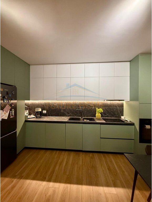 Shitet, Apartament 2+1, Rruga e Barrikadave, Tiranë