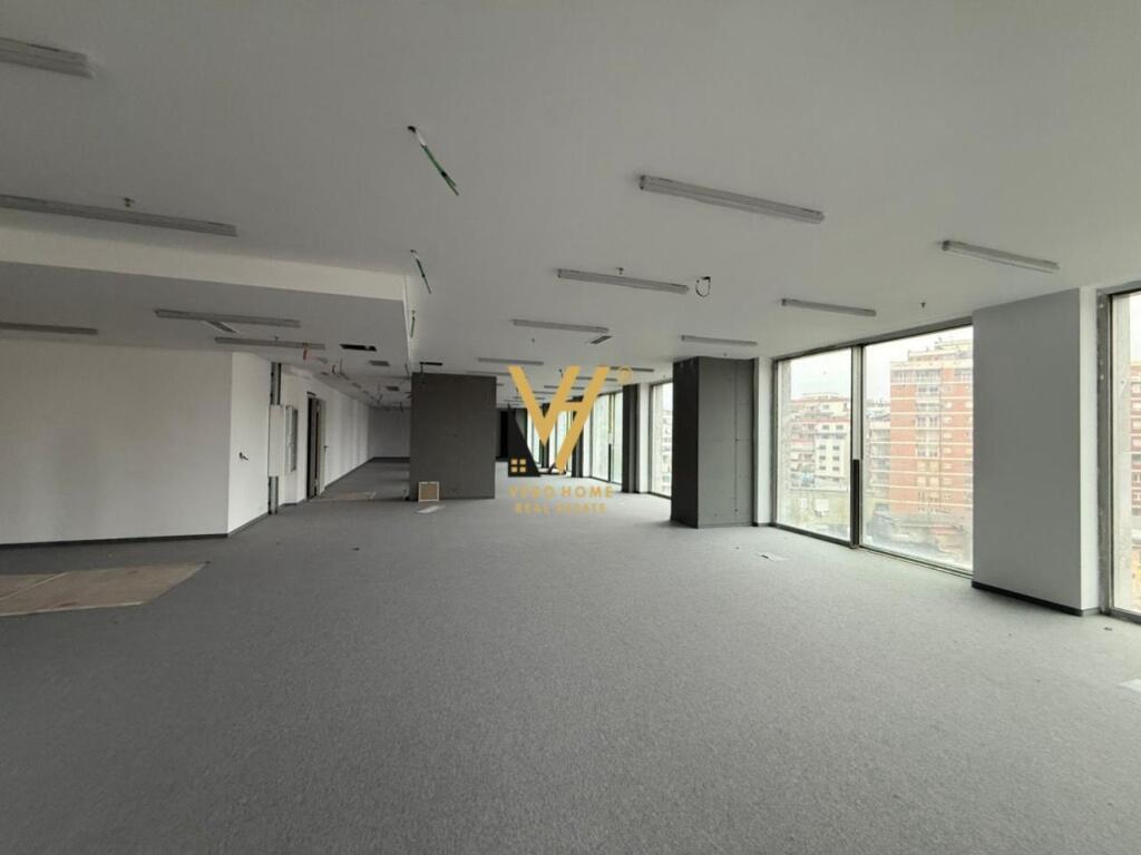 BUSINESS PREMISES 1,570 M2 FOR RENT IN DOWNTOWN 39,300 EURO