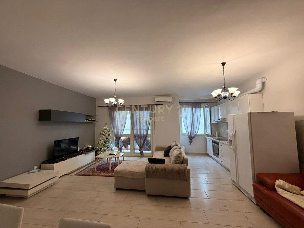 Shitet Apartament 1+1 Prane Portit Lagjia nr. 3, Durres