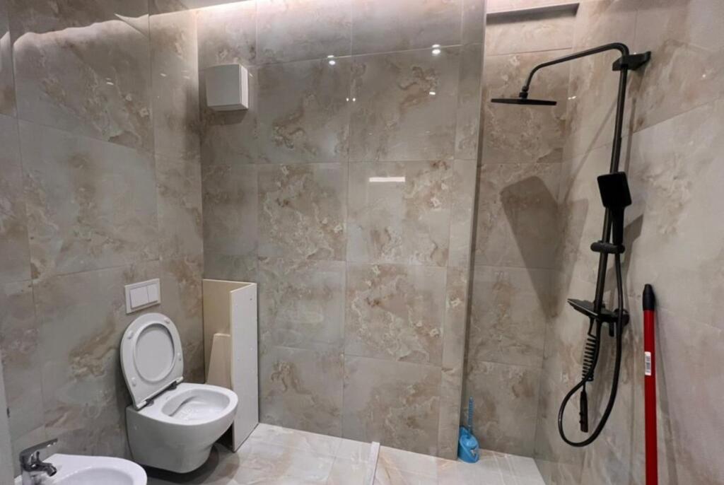 ✨ Apartament 2+1 për Qira te Rruga e Dibrës – Ambjent i Investuar &amp; Ballkon