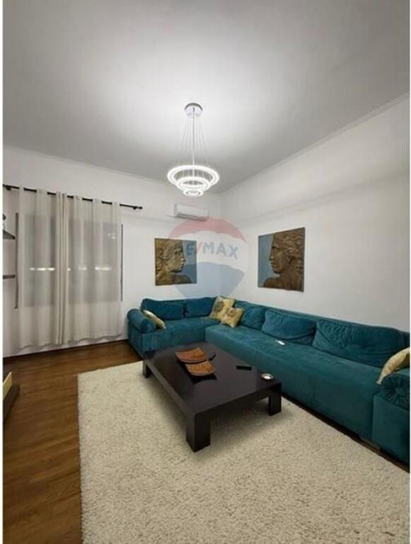 Apartament 2+1+2 me qira tek Rruga e Barrikadave
