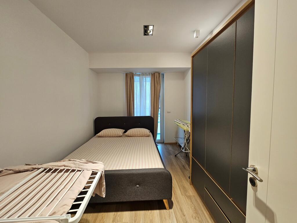 JEPET ME QERA 2+1+2+POST PARKIMI NË (AMBASADOR 3)